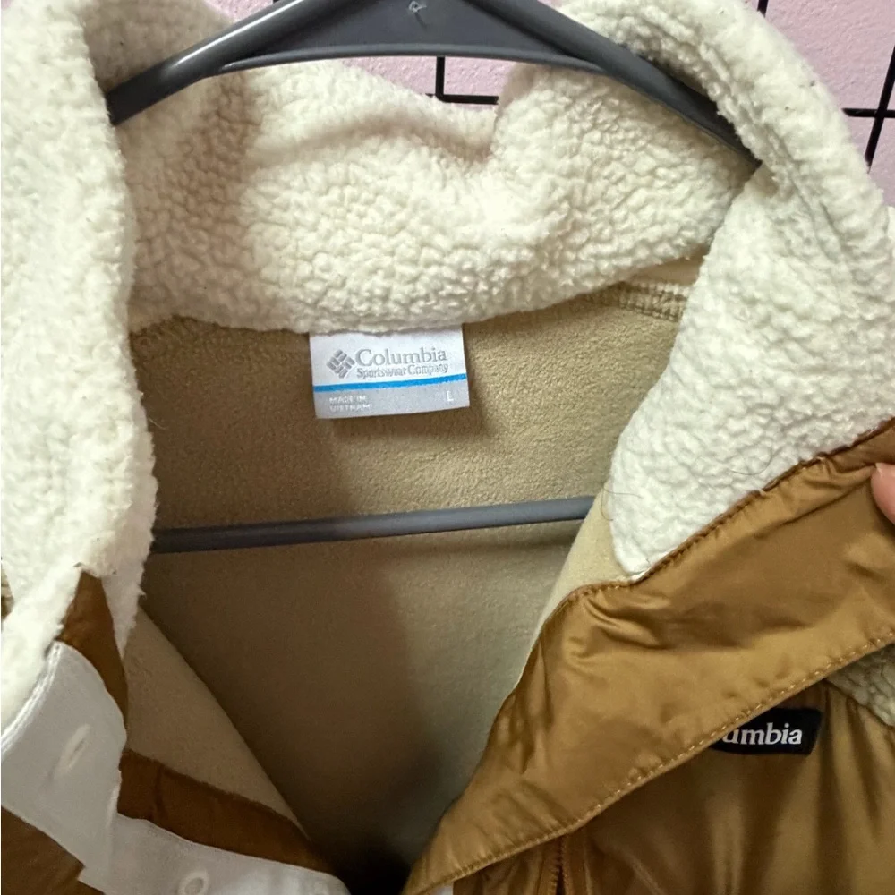 Columbia Tan and Cream Sherpa Jacket - Picture 2 of 3